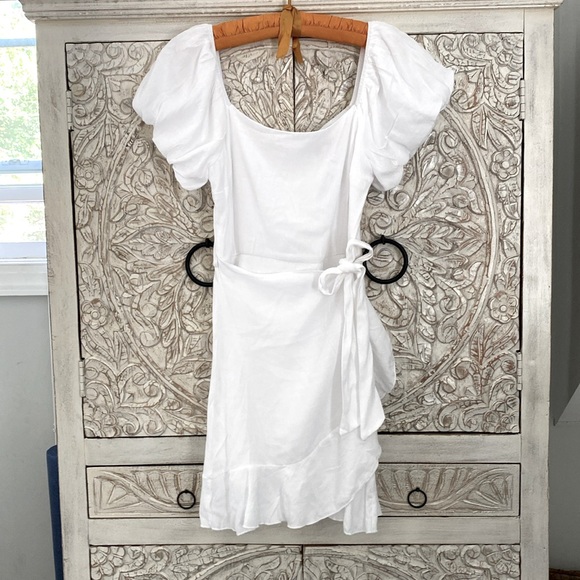 White short wrap dress with puffy sleeves. Never been worn. No tags - Picture 1 of 4